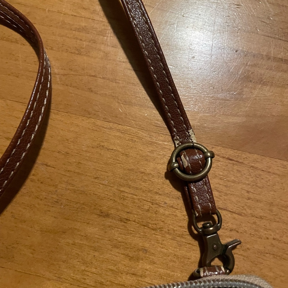 The Sak Sakroots crossbody wallet. - Picture 5 of 6